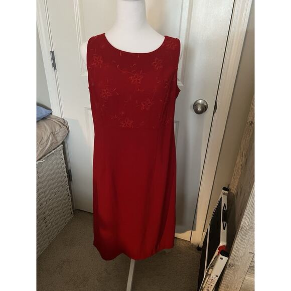 Sag Harbor Dresses & Skirts - Vintage Sag Harbor Women's Red Sleeveless Dress Embroidered Flowers Sz 12P